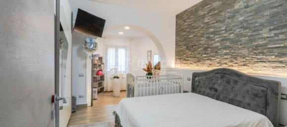 5 rooms Apartment in Morrovalle, Italy No. 61922 3