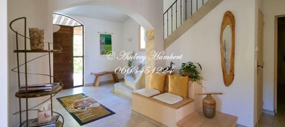 5 bedrooms Villa in Pierrevert, France No. 191115 3