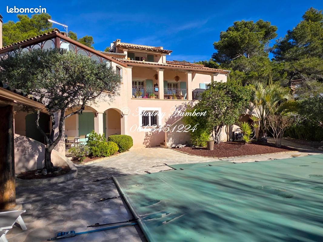 5 bedrooms Villa in Pierrevert, France No. 191115