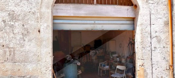 1-salle Entrepôt à Monopoli, Italy No. 32409 6