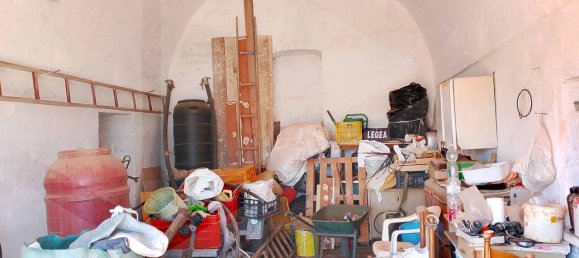 1-salle Entrepôt à Monopoli, Italy No. 32409 7