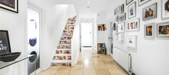 8 bedrooms House in London, United Kingdom No. 6583 3