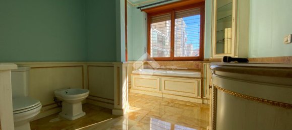 Вилла с 2 спальнями в Турин, Италия № 206573 5