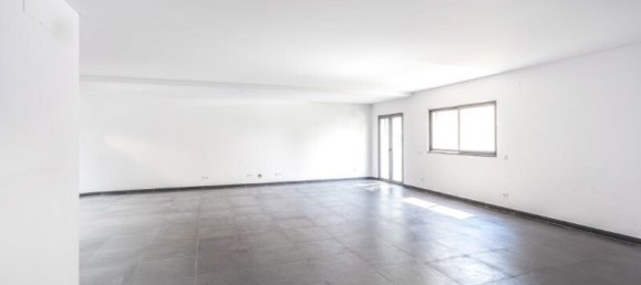 3 bedrooms Villa in Cascais, Portugal No. 237447 4