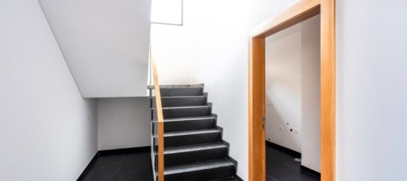 3 bedrooms Villa in Cascais, Portugal No. 237447 3