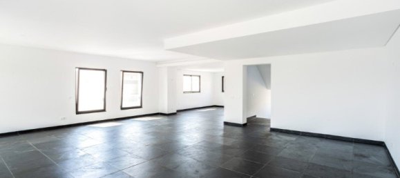 3 bedrooms Villa in Cascais, Portugal No. 237447 19