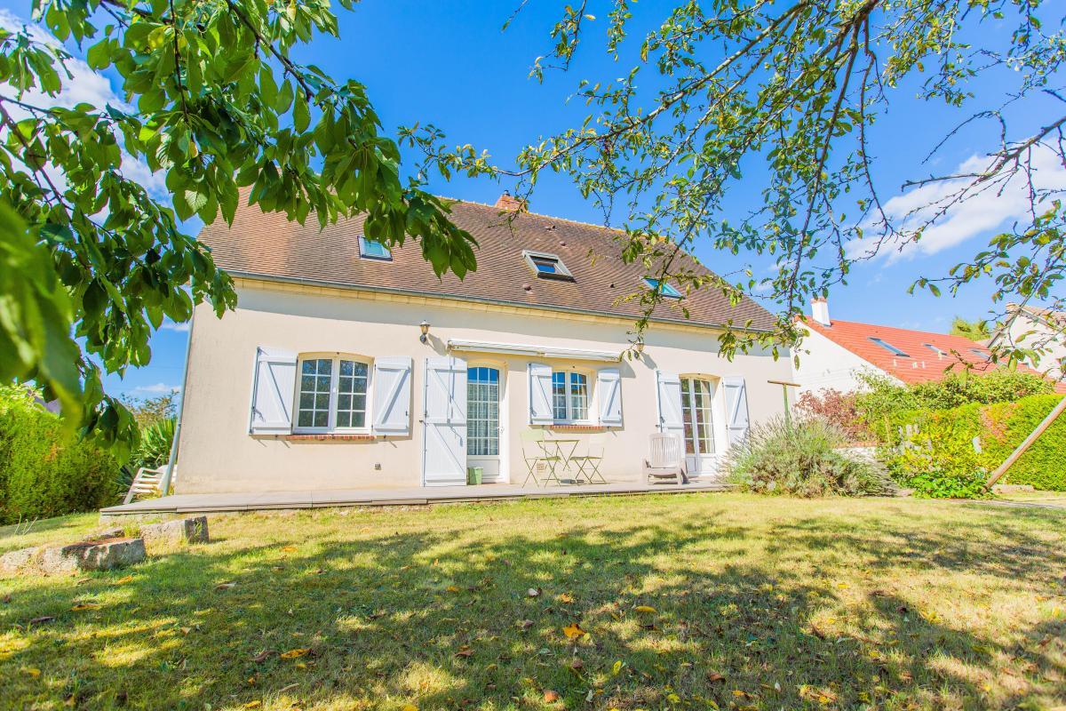 Casa de 4 dormitorios en Luce, France No. 86702