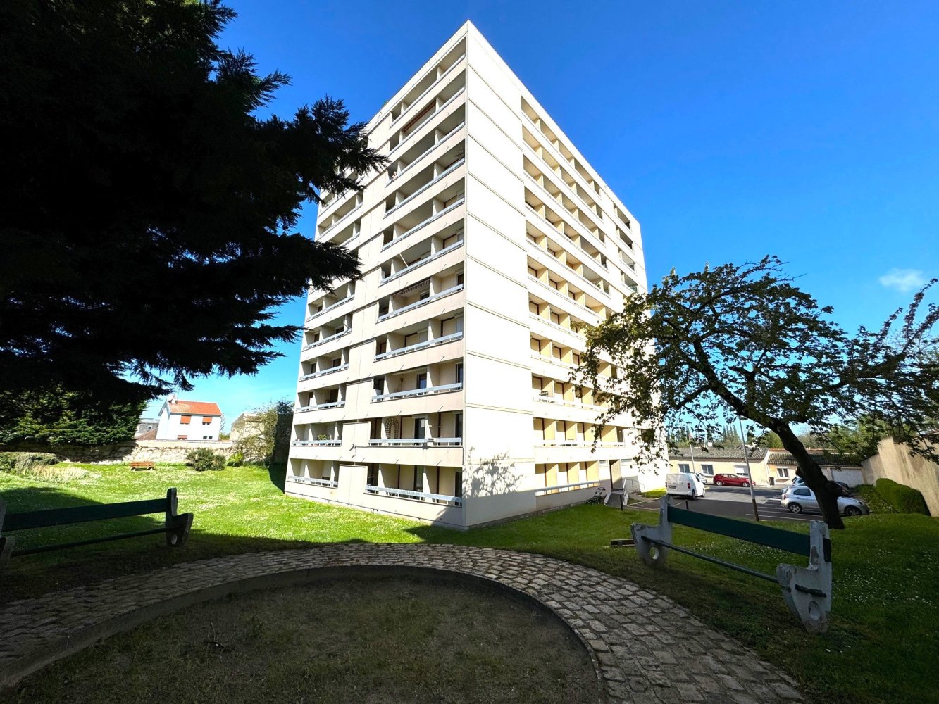 Apartamento de 3 dormitorios en Tinqueux, France No. 76279