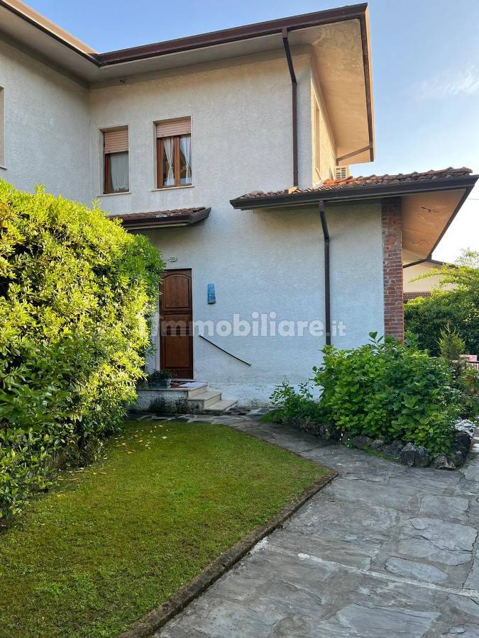 3 غرف نوم فيلا في Forte dei Marmi, Italy رقم 129540