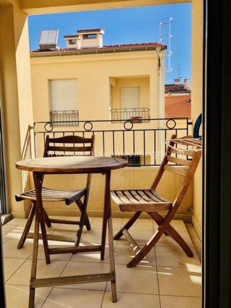 Studio in the Condo in Cannes, France No. 9449