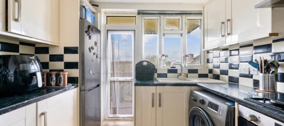 3 bedrooms Apartment in London, United Kingdom No. 9877 8