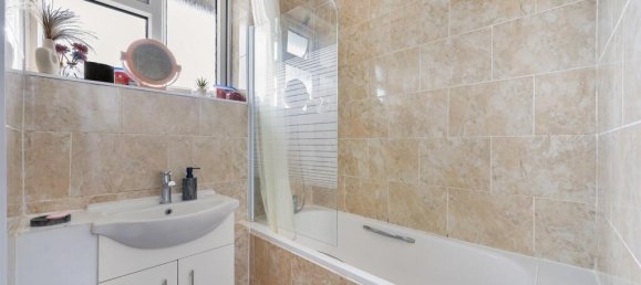 3 bedrooms Apartment in London, United Kingdom No. 9877 9