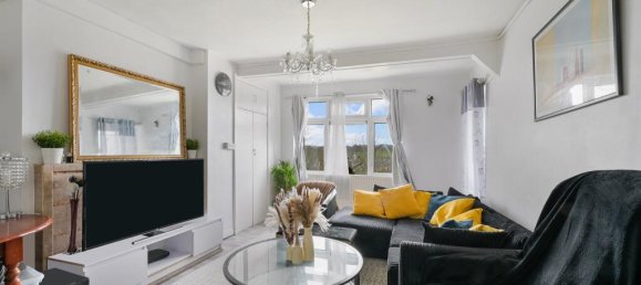 3 bedrooms Apartment in London, United Kingdom No. 9877 2