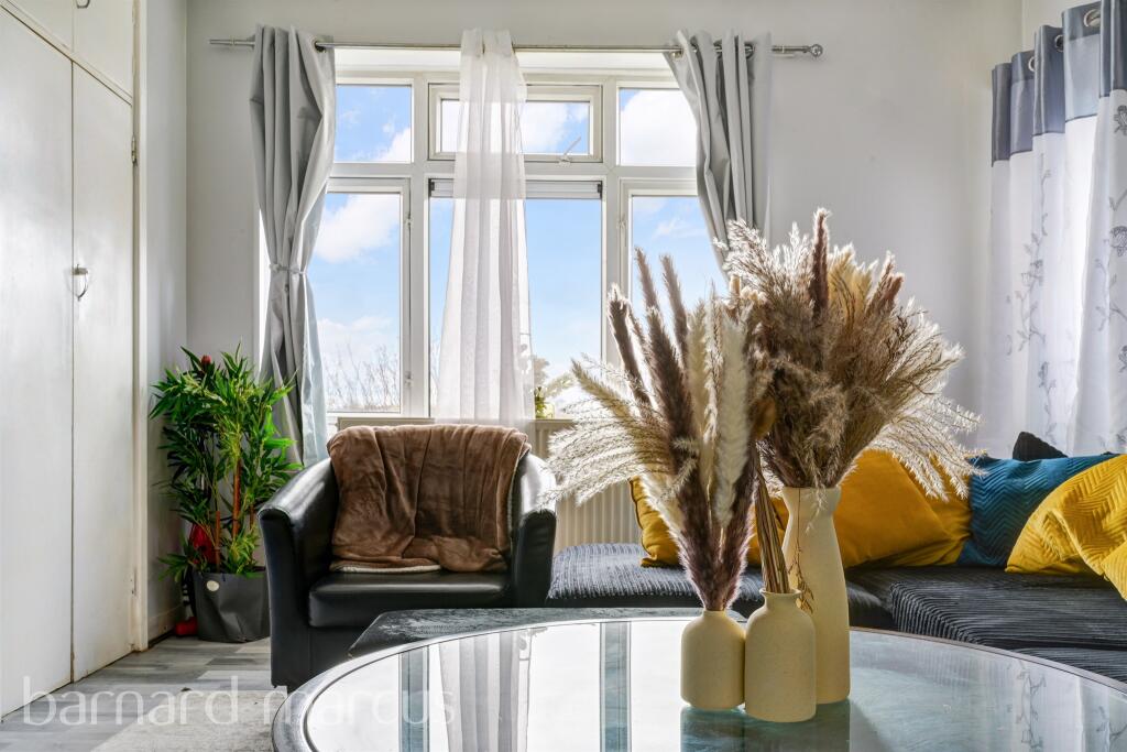3 bedrooms Apartment in London, United Kingdom No. 9877