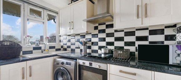 3 bedrooms Apartment in London, United Kingdom No. 9877 7