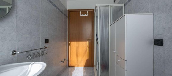 Квартира с 2 комнатами в Роветта, Италия № 155641 11