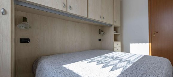 Квартира с 2 комнатами в Роветта, Италия № 155641 9