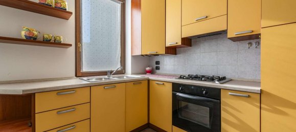 Квартира с 2 комнатами в Роветта, Италия № 155641 3