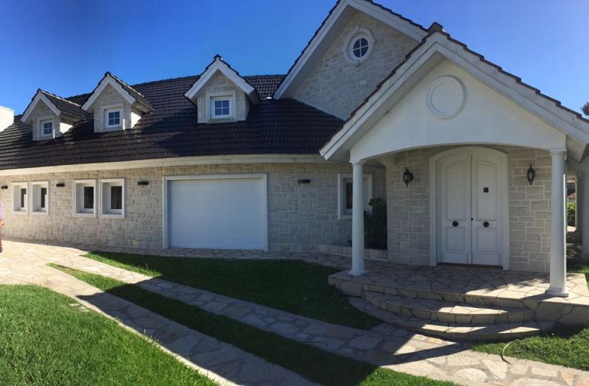 3 bedrooms House in Mar del Plata, Argentina No. 66631