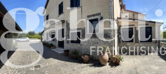 6 rooms Villa in Carinola, Italy No. 32865 3