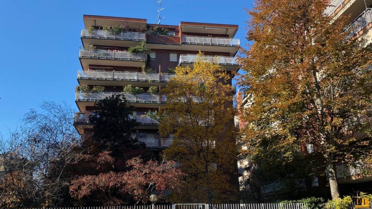 4 rooms Apartment in Milan, Italy No. 243851