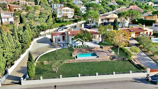 Вилла с 4 спальнями в Герона, Испания № 179647