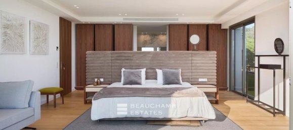 5 bedrooms Villa in Cannes, France No. 295453 9