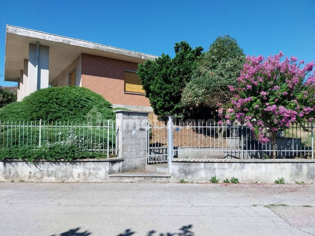 3 bedrooms Villa in Racconigi, Italy No. 350537
