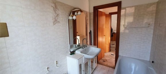 3-salle Appartement à Como, Italy No. 183073 27