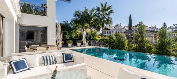 6 bedrooms Villa in Marbella, Spain No. 87400 10