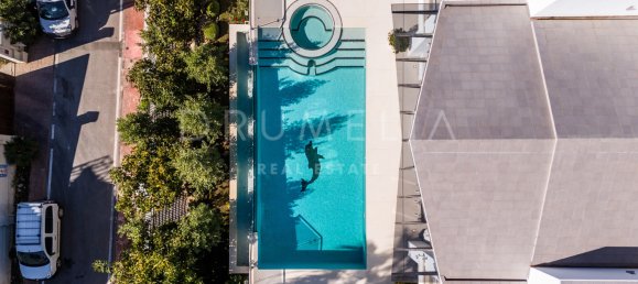 6 bedrooms Villa in Marbella, Spain No. 87400 4