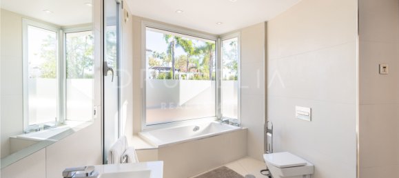 6 bedrooms Villa in Marbella, Spain No. 87400 3