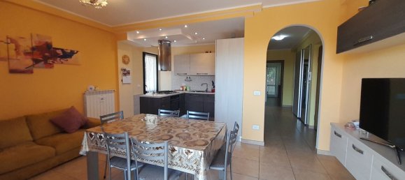 6 rooms Apartment in Loreto Aprutino, Italy No. 171629 4