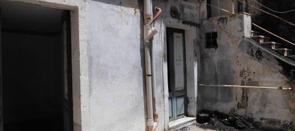 3 bedrooms House in Riposto, Italy No. 163621 2