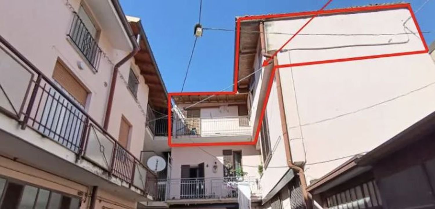 3-salle Appartement à Cirimido, Italy No. 8363