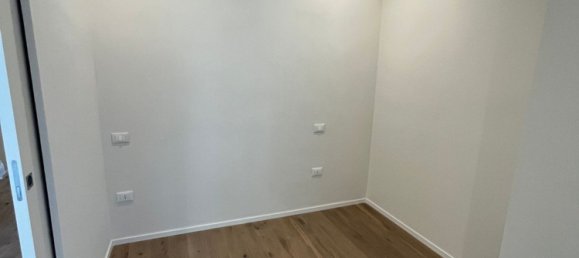 Estudio en Genoa, Italy No. 287205 11