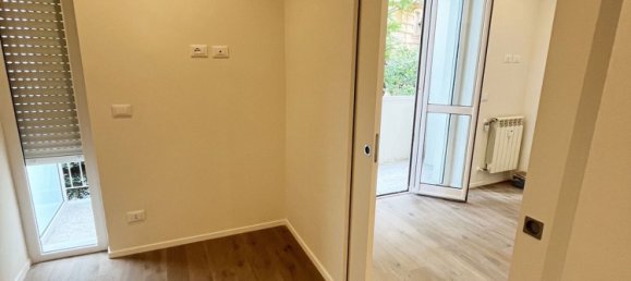 Estudio en Genoa, Italy No. 287205 8