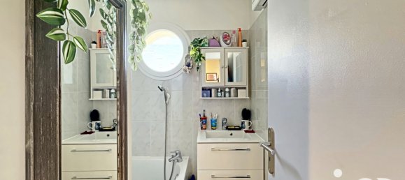 Apartamento de 2 dormitorios en Martigues, France No. 200375 4