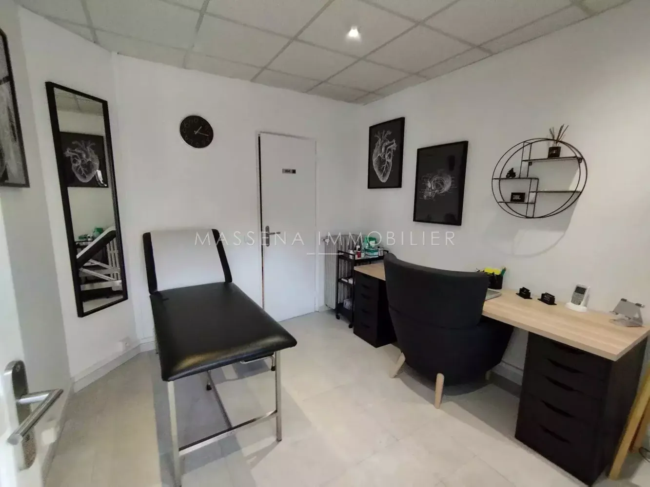 2 rooms Commercial property in Nice, France No. 296593