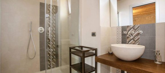 Вилла с 9 комнатами в Шикли, Италия № 7622 11