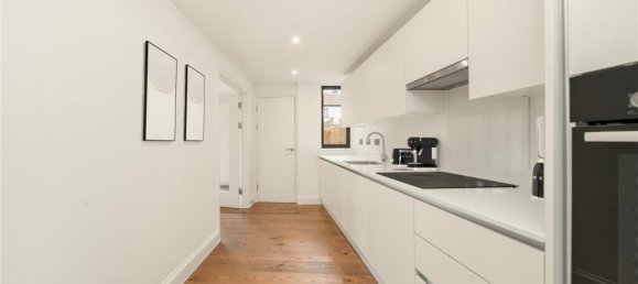 3 bedrooms House in London, United Kingdom No. 12695 5