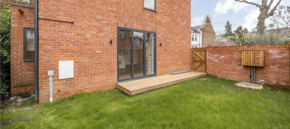 3 bedrooms House in London, United Kingdom No. 12695 4