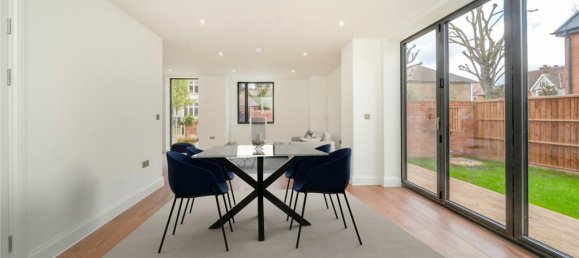 3 bedrooms House in London, United Kingdom No. 12695 3