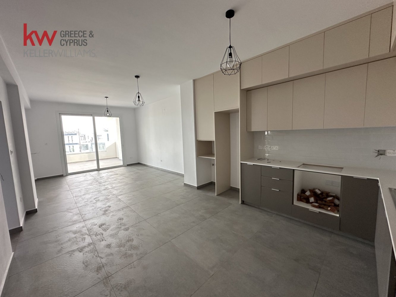 Квартира с 2 спальнями в Ларнака, Кипр № 35922