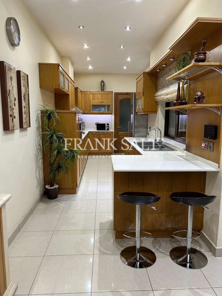 Adosado de 3 dormitorios en Qormi, Malta No. 8222