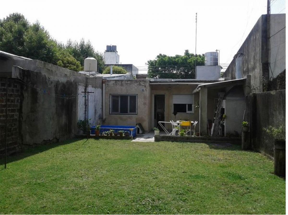 2 bedrooms Land in Moron, Argentina No. 32374