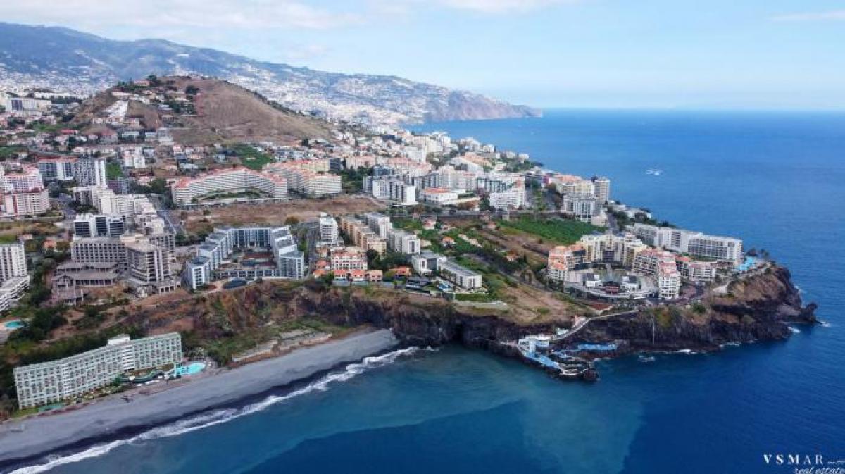 2 bedrooms Apartment in Funchal, Portugal No. 1205