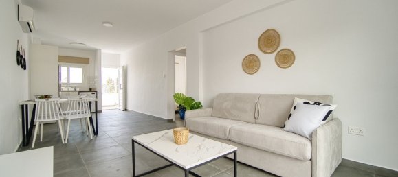 3 bedrooms Apartment in Kato Paphos, Cyprus No. 23300 2