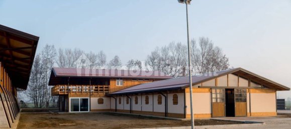 5-Zimmer Gewerbliche Immobilie in Seniga, Italy, Nr. 122310 3