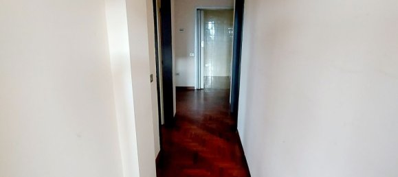 4 rooms Apartment in Prato, Italy No. 48807 22